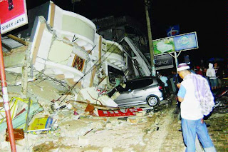 Gempa Bumi Sumatera Barat 7,6 SR  Kerusakan dan Korban