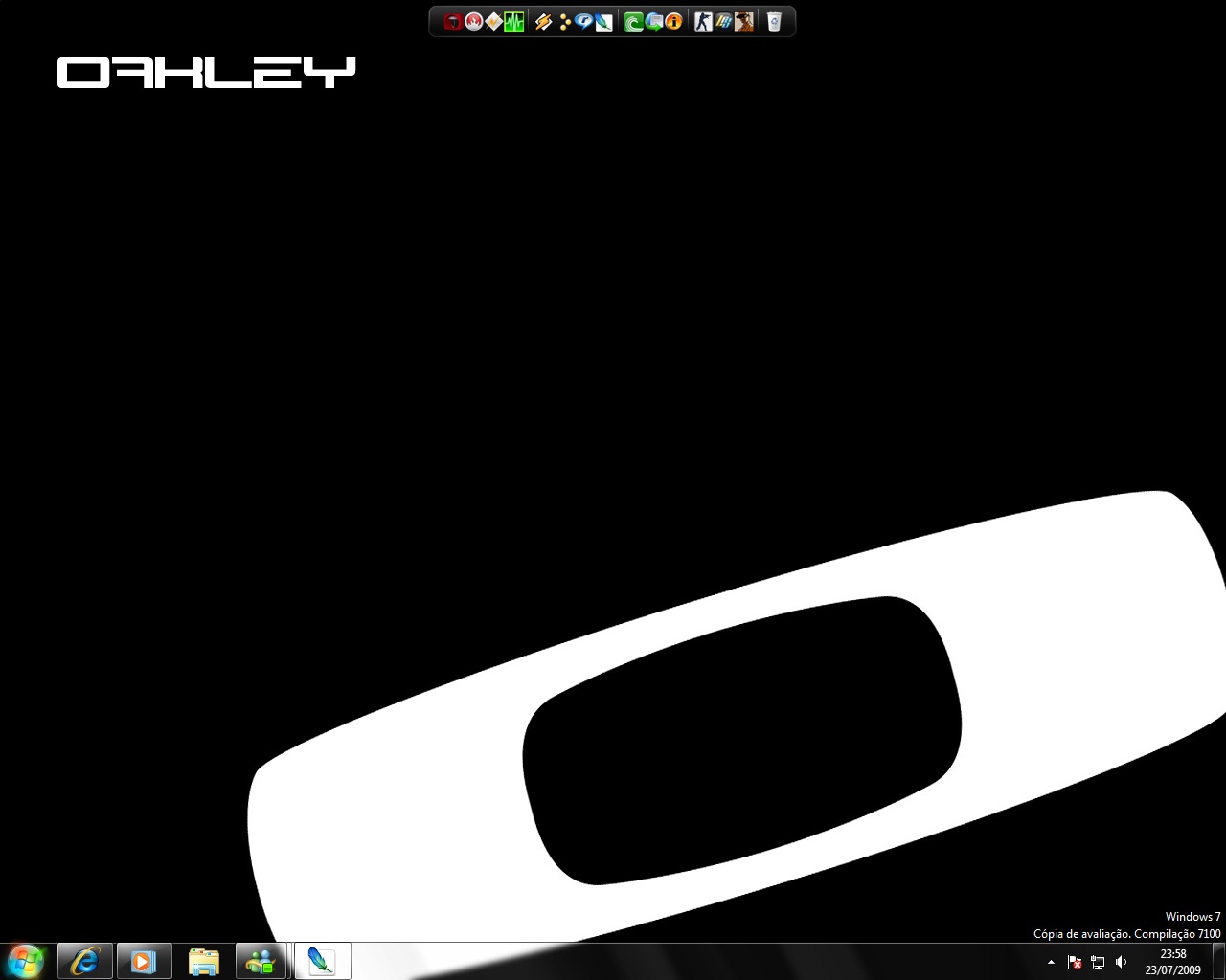 http://2.bp.blogspot.com/_LSY1t4urXl8/TREH42OYcMI/AAAAAAAAACM/cIsG7Az0aAw/s1600/Oakley_Wallpaper_by_ld2_designer_001.jpg