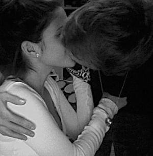Justin Bieber e Selena Gomez: il portavoce dice che l’immagine del bacio è un falso