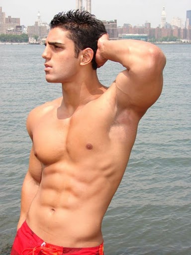 La Beaut et l'Eau... - Page 5 Rishi+Idnani+six+pack+in+beach+picture