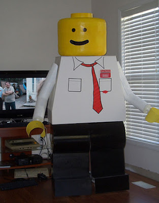 http://2.bp.blogspot.com/_LY-9PTRzghw/SQr1wJ9B6pI/AAAAAAAACe4/dkb8doui_1A/s400/LEGO+Halloween+Costume.jpg