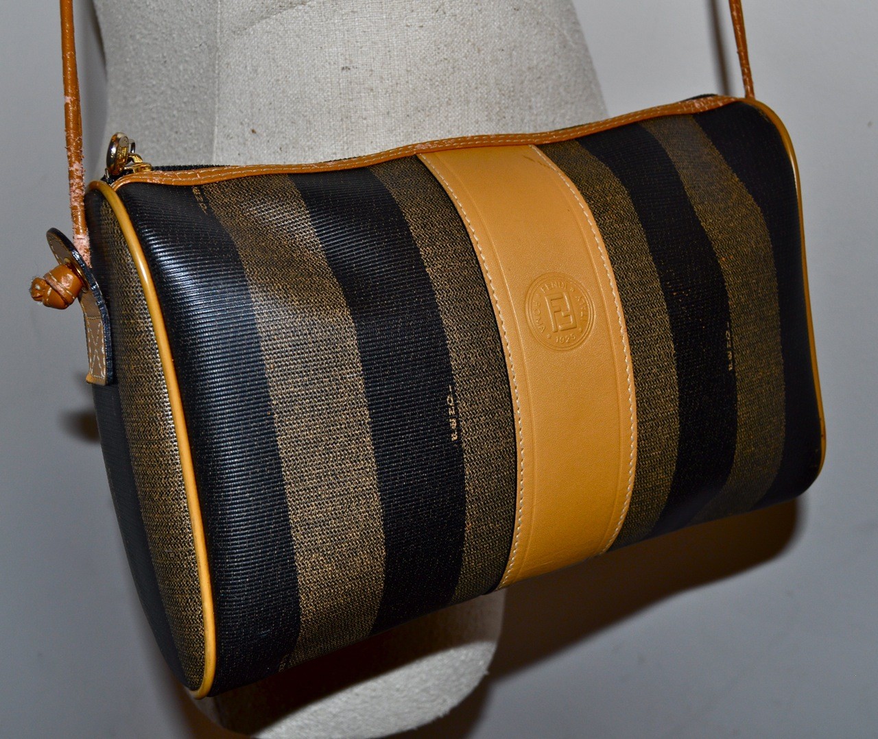 http://2.bp.blogspot.com/_LYxvOdFcaEc/TELPQiwPMgI/AAAAAAAABcc/24mfk5iJS7w/s1600/fendi.jpg