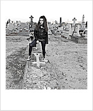 En el cementerio