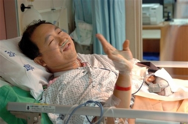 [vetwithhand_yahoo.jpg]