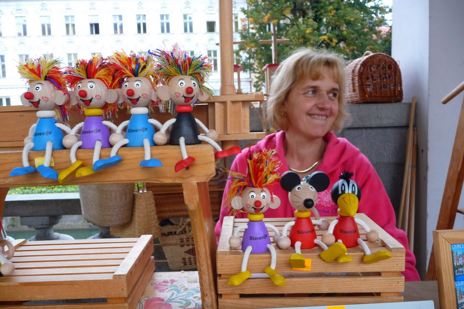 [賣小偶的攤販.jpg]