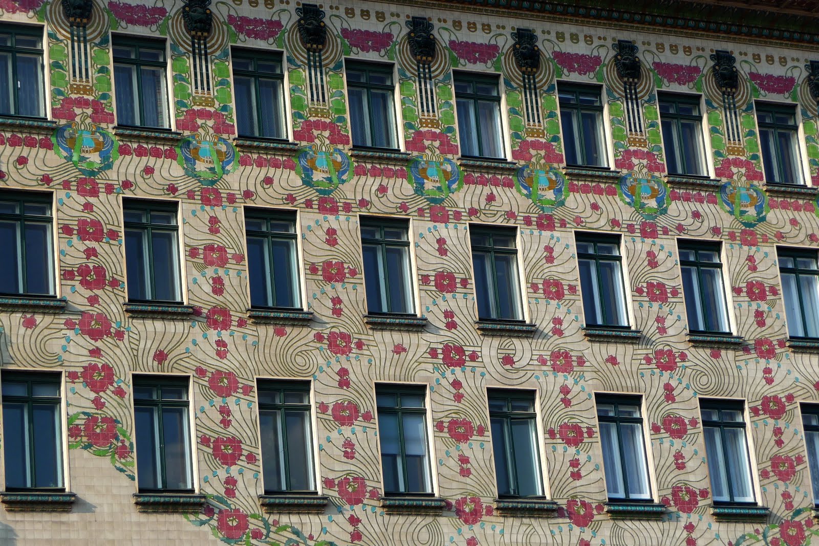 [昨天也來過的納緒市場，因是假日而關著門。.jpg]