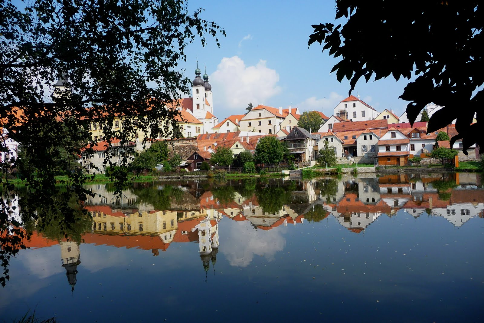 [為這裡點綴了更多的倒影.jpg]