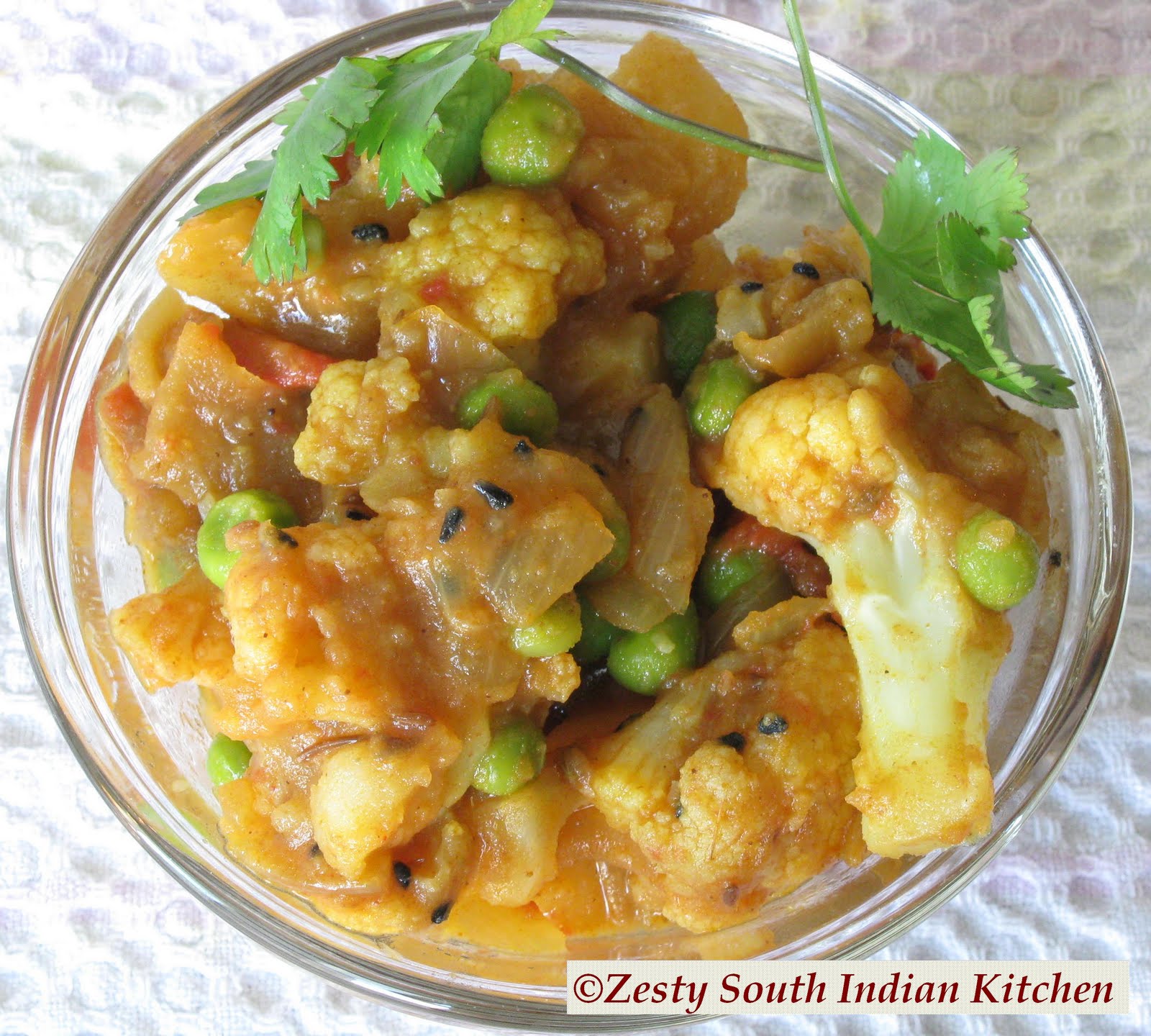 [caulfilower+potato+curry.jpg]