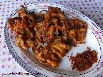 Onion pakoda, onion pakora, kanda bhaji, kandyachi bhaji, bhajji, khekda bhaji