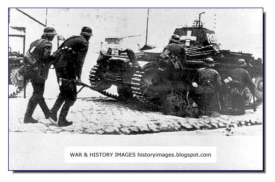german-soldiers-streets-warsaw-germany-invasion-poland-1939-rare-pictures-ww2.jpg