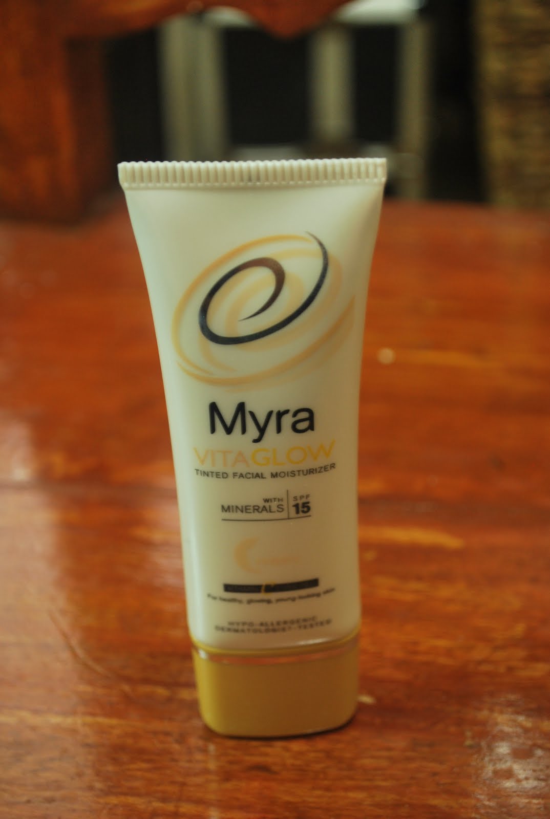 Peachy Pink Sisters Review MyraE VitaGlow Tinted Moisturizer SPF 15