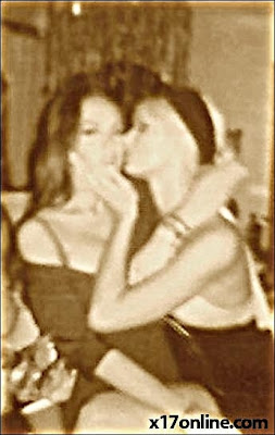 Paris Hilton cium Lindsay Lohan