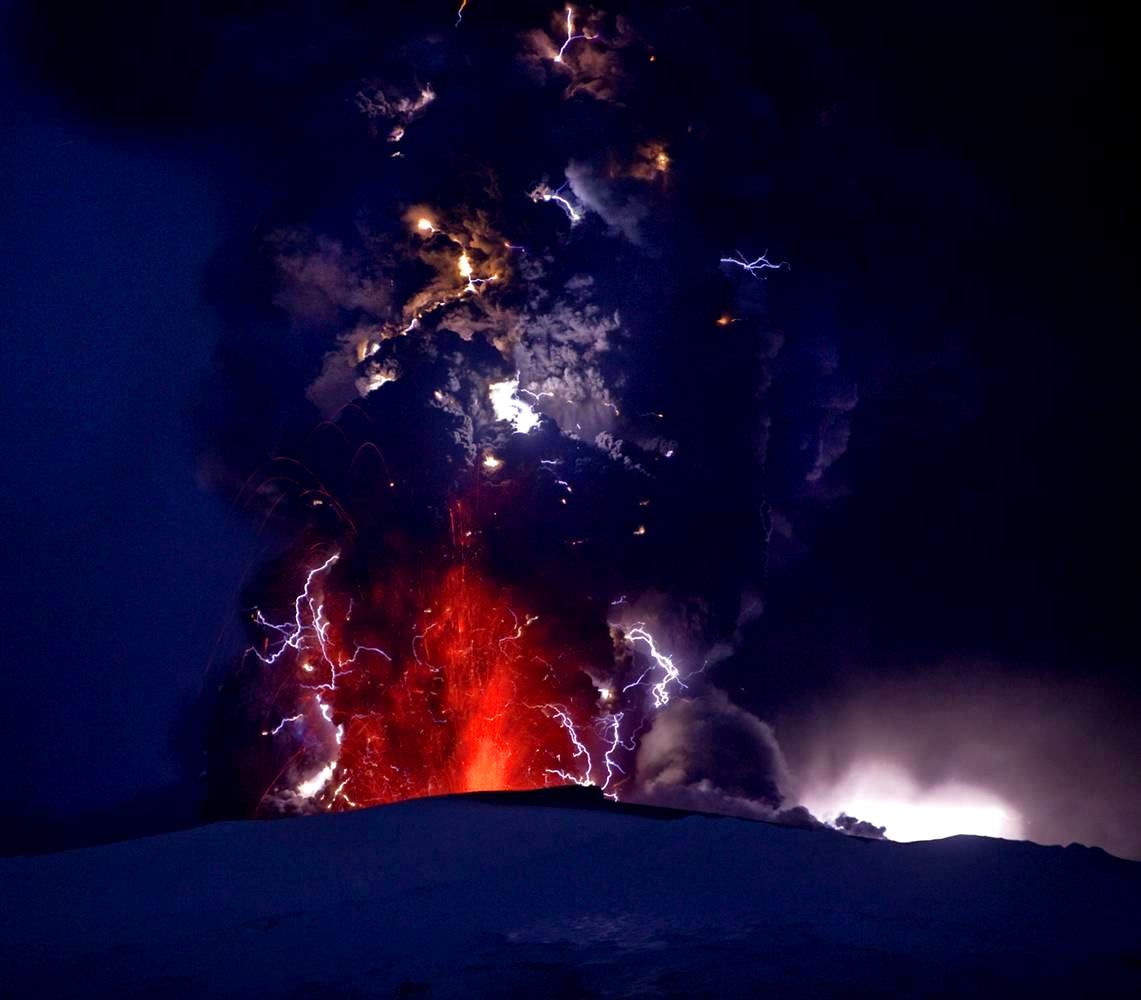 [Image: ss-100419-volcano-lightning-05.ss_full.jpg]