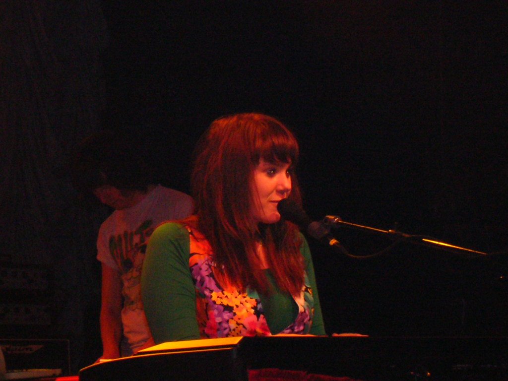 [kate+nash+piano.jpg]