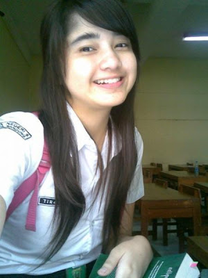 Cewek Cantik Senyum Manis Cewek Cantik Senyum Manis