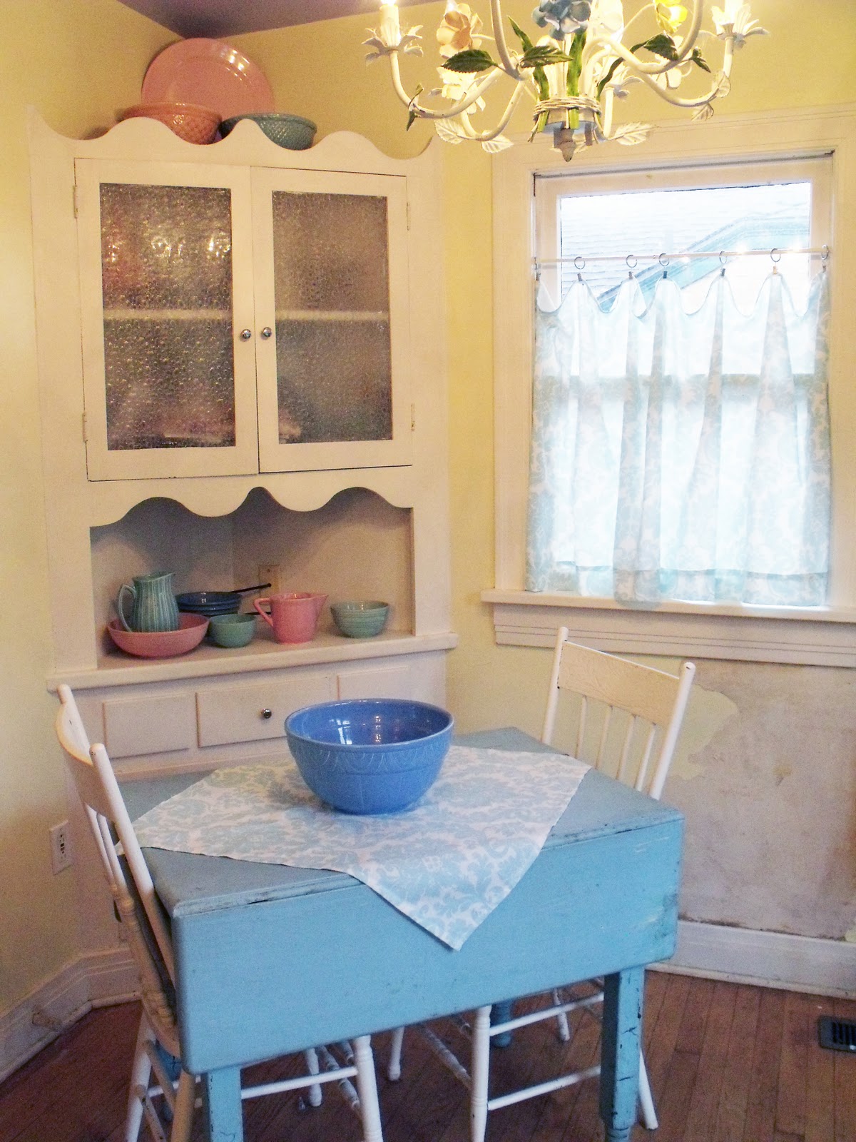 Mod Vintage Life Breakfast Nook
