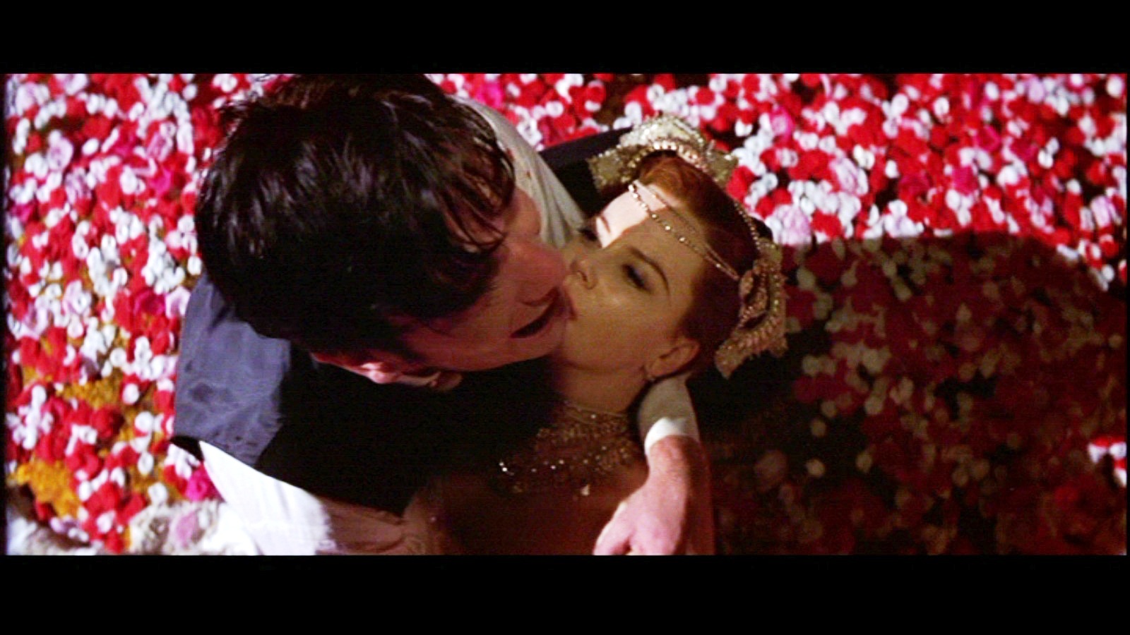 http://2.bp.blogspot.com/_M5-kyp48HdI/TSXqz2oE-zI/AAAAAAAAByg/M0wojnSZ_Do/s1600/Moulin-Rouge-nicole-kidman-750870_1600_900.jpg