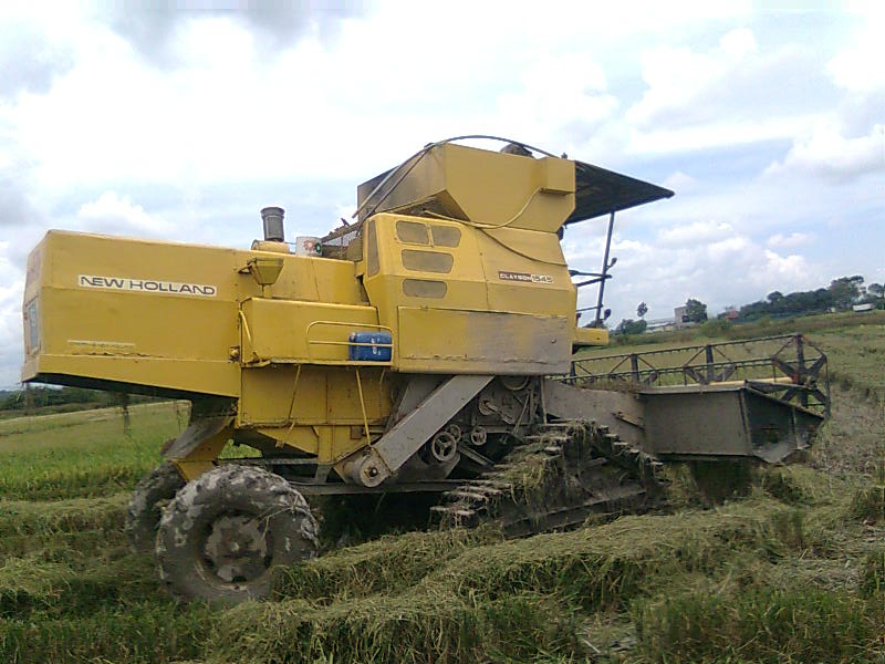 Combine harvester , tractor&more..: New Holland combine harvester