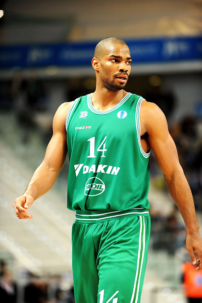 Malaga announced Gary Neal