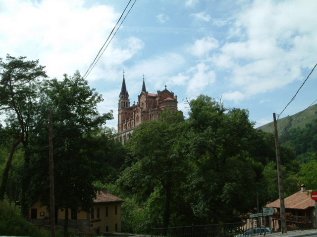 [5-basilica+de+covadonga9.JPG]