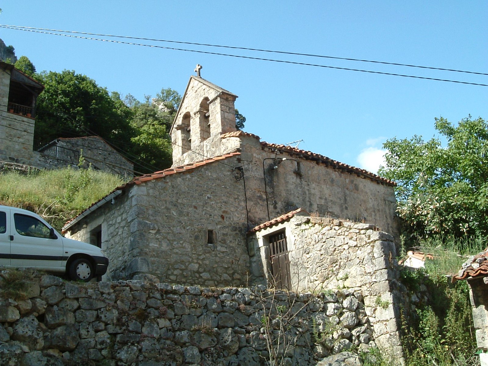 [hermita+de+camarmeña.JPG]