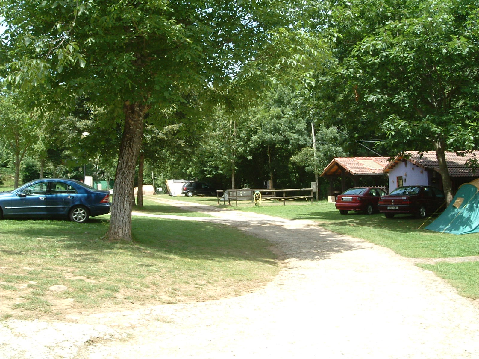 [5-naranjo+de+bulnes+camping.JPG]
