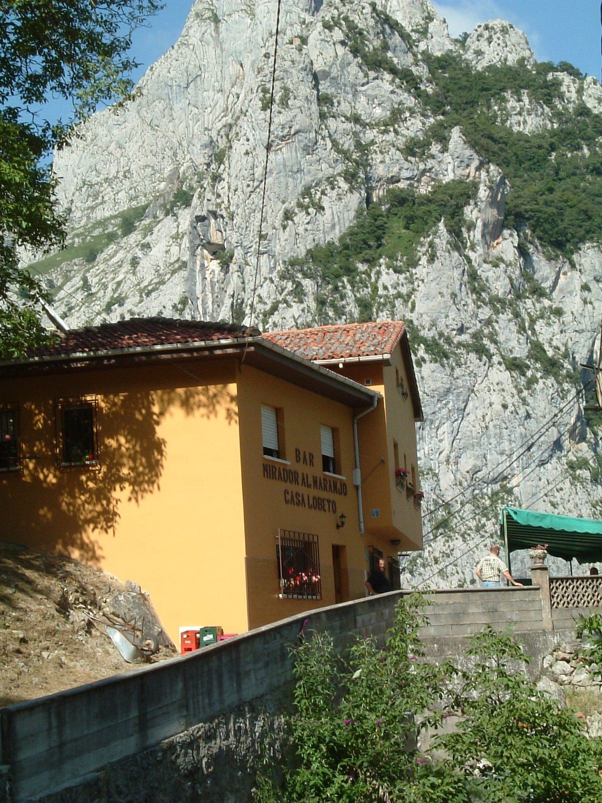 [el+mirador+de+camarmeña.JPG]