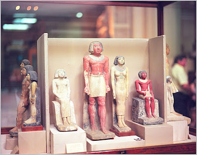 من روائع المتحف المصرى (2) Neferhernenptah+and+his+family,+6th+dynasty..