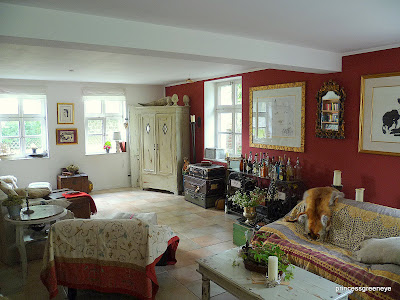 princessgreeneye: TV aus dem Schrank......