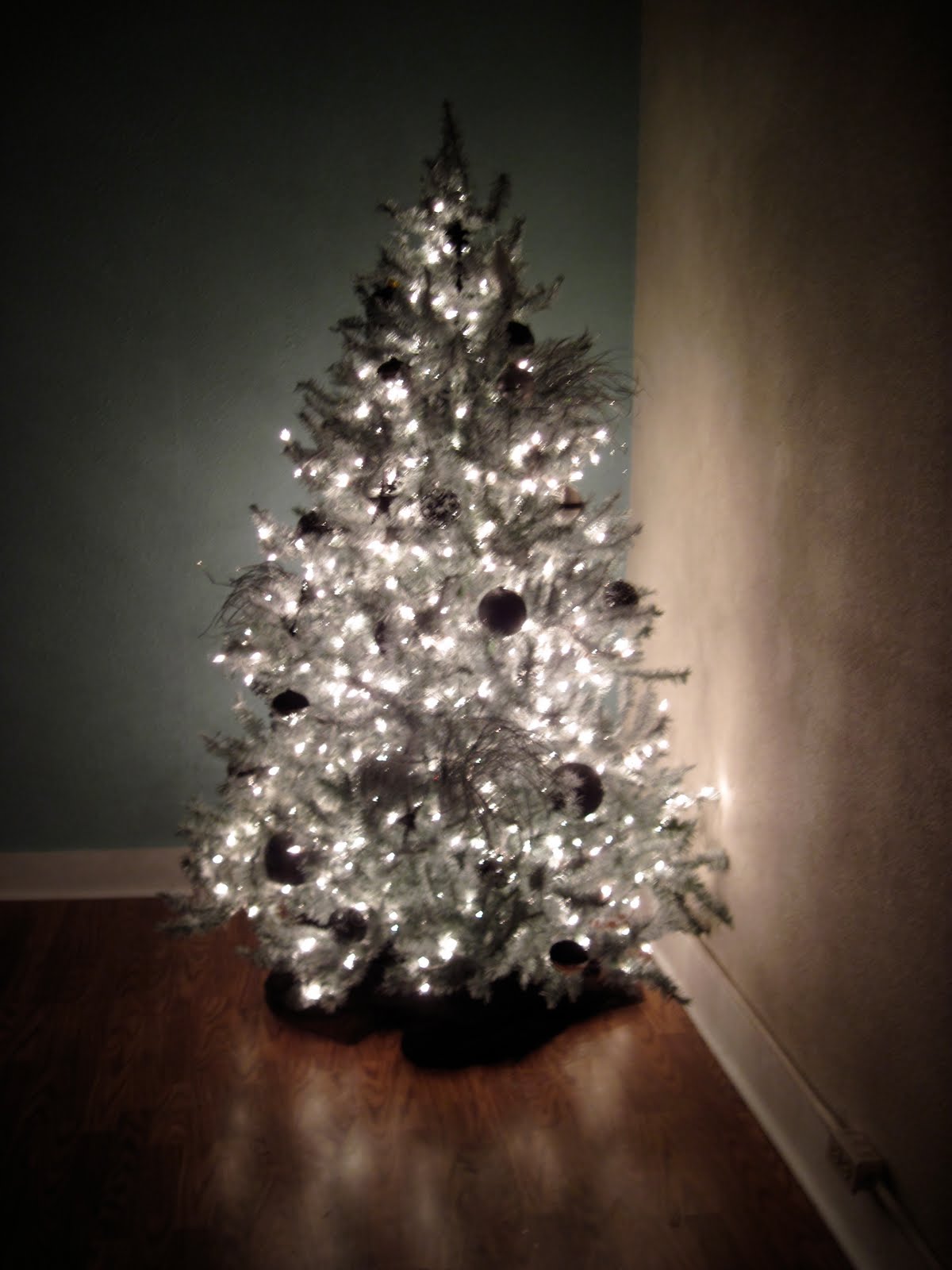 Life.Being.Blogged Spray painted christmas tree