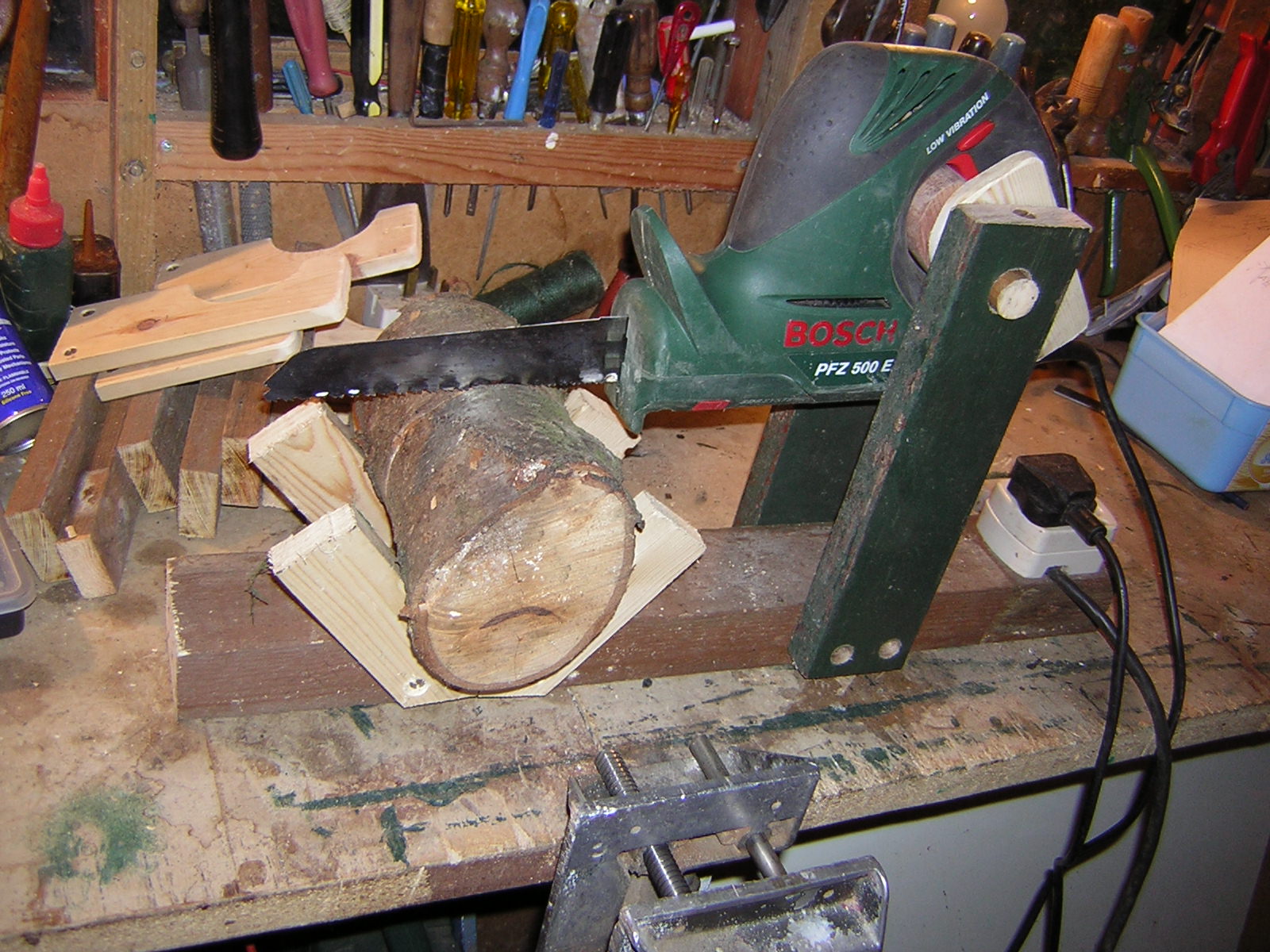 Scroblene... Automatic reciprocating saw (in white); for Thud...