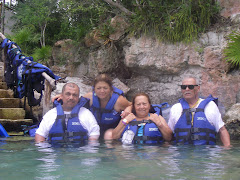 Donato, Maria y padres en cacun de vacaciones