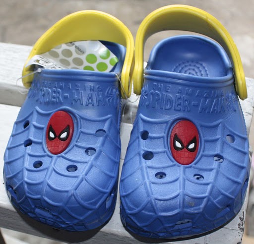 spiderman crocs size 9