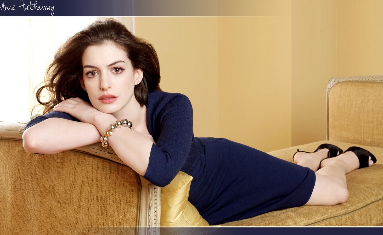 [anne-hathaway-1920x1200-31275.jpg]