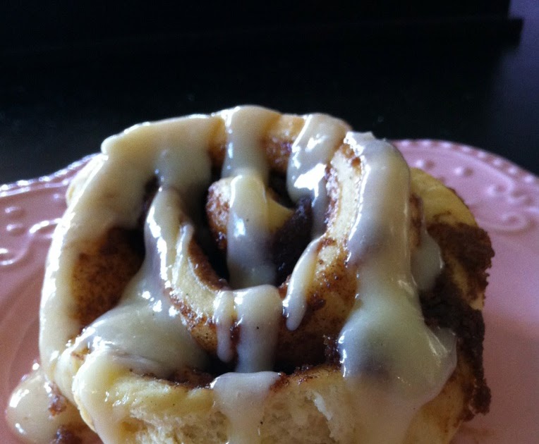 Domestically Dreaming... Cinnabon Cinnamon Bun