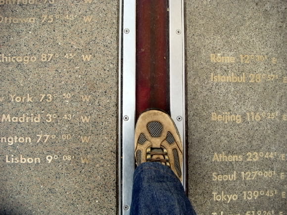 Pisando el Meridiano 0º «a la altura» de Madrid [(c)Foto: @avistu]