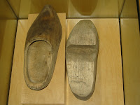 El zapato más viejo del mundo tiene 5.500 años Huellas+inversas