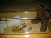 El zapato más viejo del mundo tiene 5.500 años Monjes+budistas
