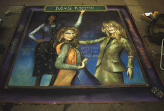 Desenho mulheres - Desenhos tridimensionais na calçada - Giz - Julian Beever