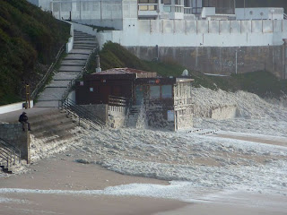 Mar bravo - São Pedro de Moel - Ondas invadiram areal Mar bravo - São Pedro de Moel - Ondas invadiram areal