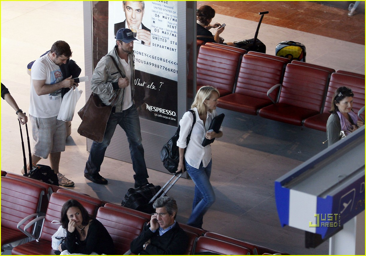 http://2.bp.blogspot.com/_MU5KF3Oh2hM/TAODq6_JW3I/AAAAAAAAAHo/I9J3pE7KpfI/s1600/gerard-butler-nice-airport-06.jpg