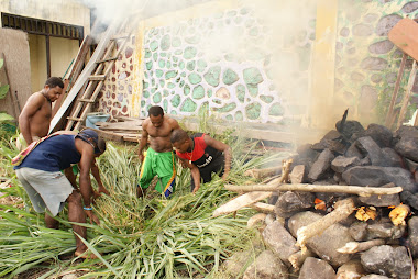 Bakar Batu ( NATAL )