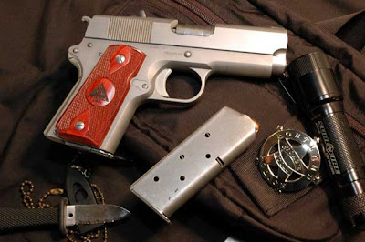 Пистолет .45 ACP Detonics Combat-Master который Дон джонсон использовал в качестве резервного