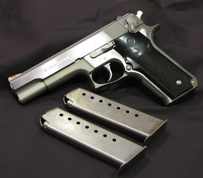 Пистолет S&W 645 из сериала Полиция Майами