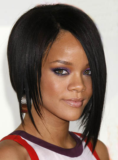 You are here: Home / Celeb Candids / Rihanna sports a new hairstyle in SoHo