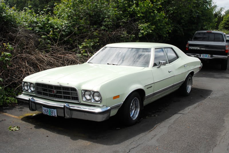 1973+Ford+Gran+Torino+4+Door+Sedan+3.jpg