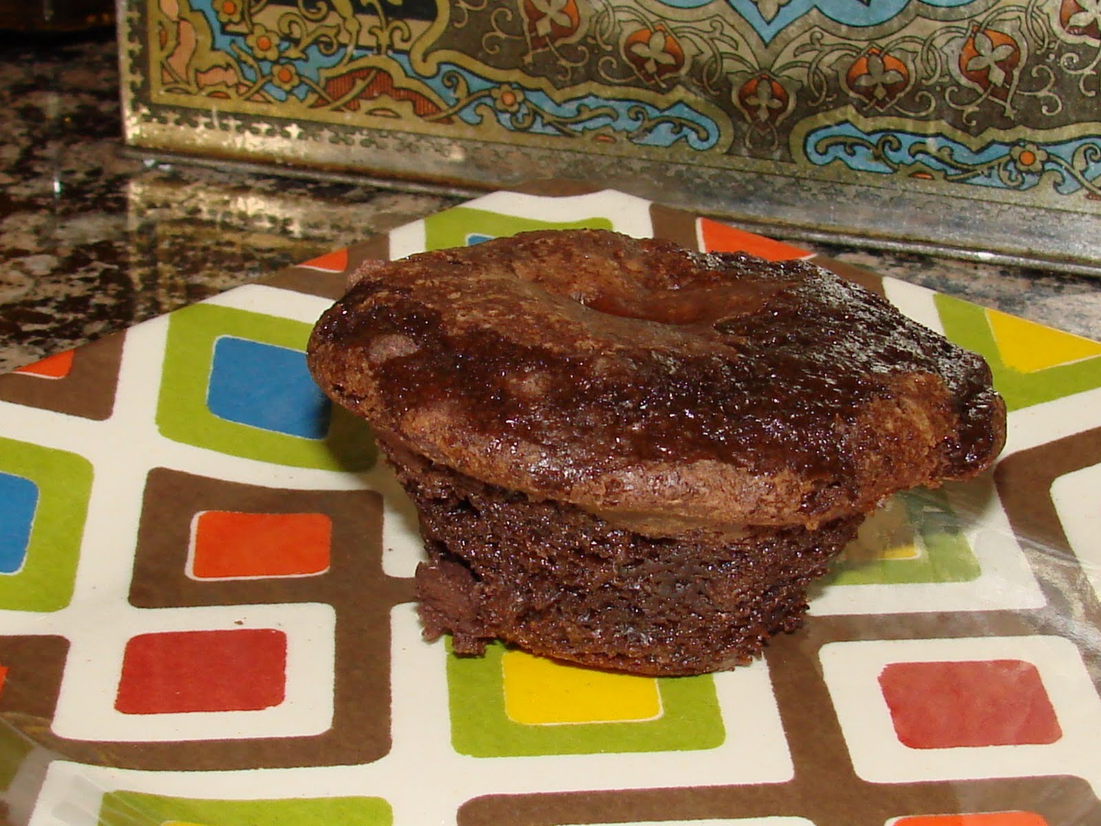 . I'M ON THE HUNT FOR A COSTCO CHOCOLATE CHIP MUFFIN CLONE.....