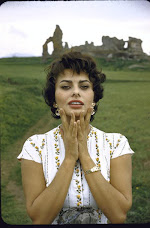 Oui, il s'agit bien de nulle autre femme que Sophia Loren!