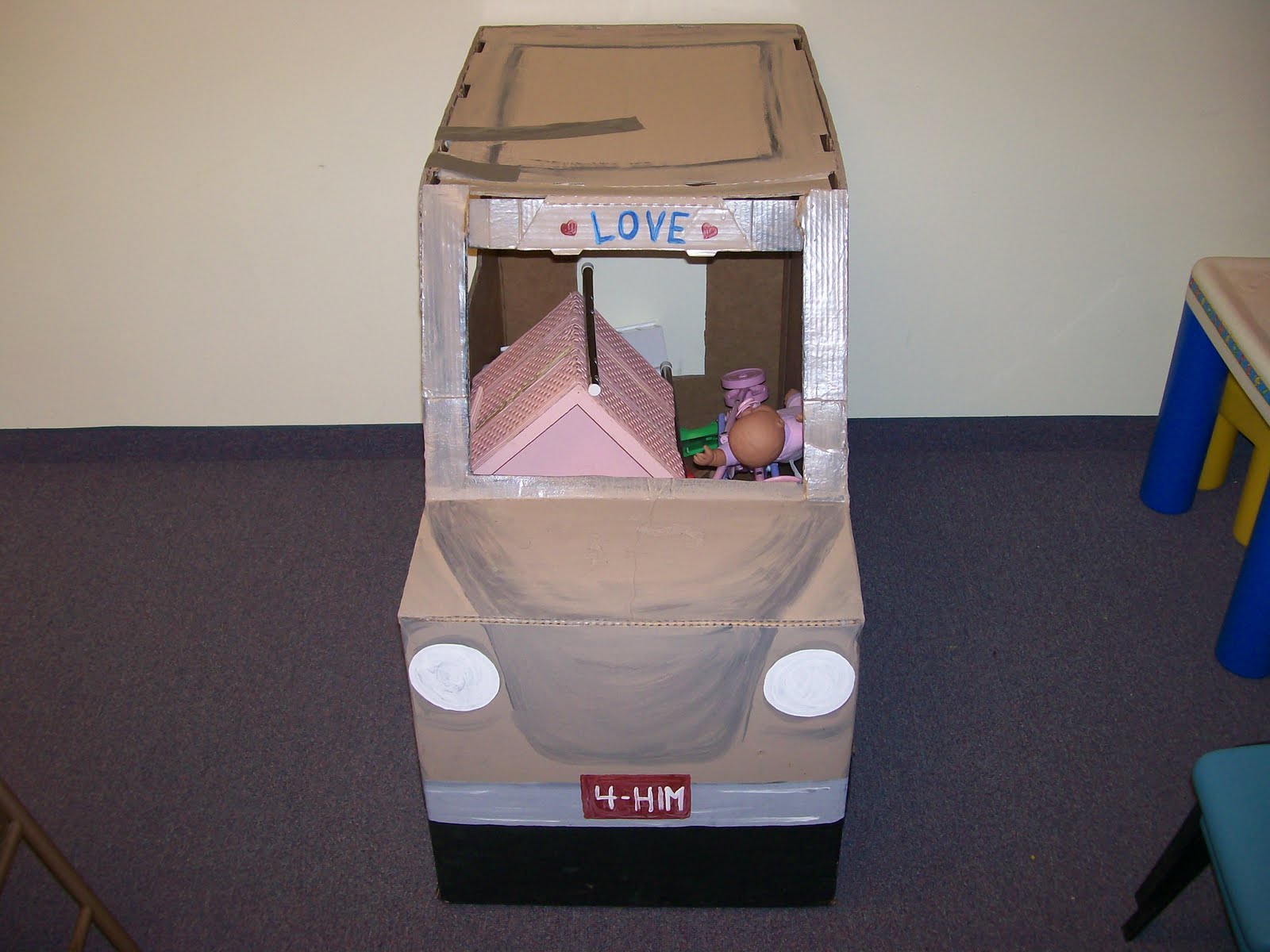 Widget Worm Cardboard Jeep