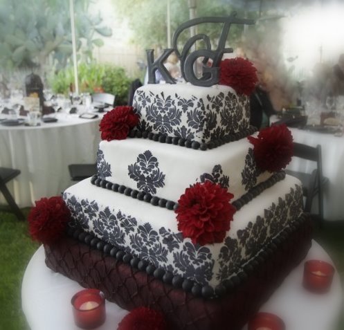 Damask Wedding Cake with ivory fondant finish black damask in royal icing 